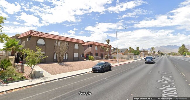 Easy access to public transportation - 6213 Smoke Ranch Rd
