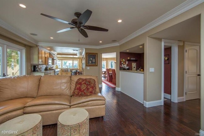 Building Photo - 2410 Oakshore Dr