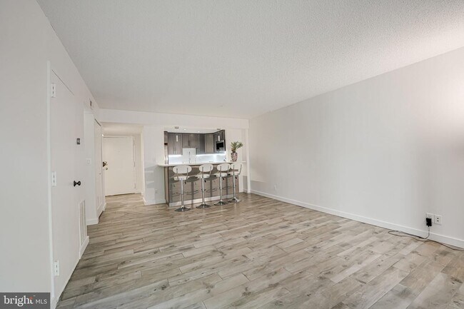 Foto del edificio - 7600 Tremayne Pl