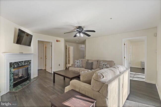 Foto del edificio - 8901 Stone Creek Pl