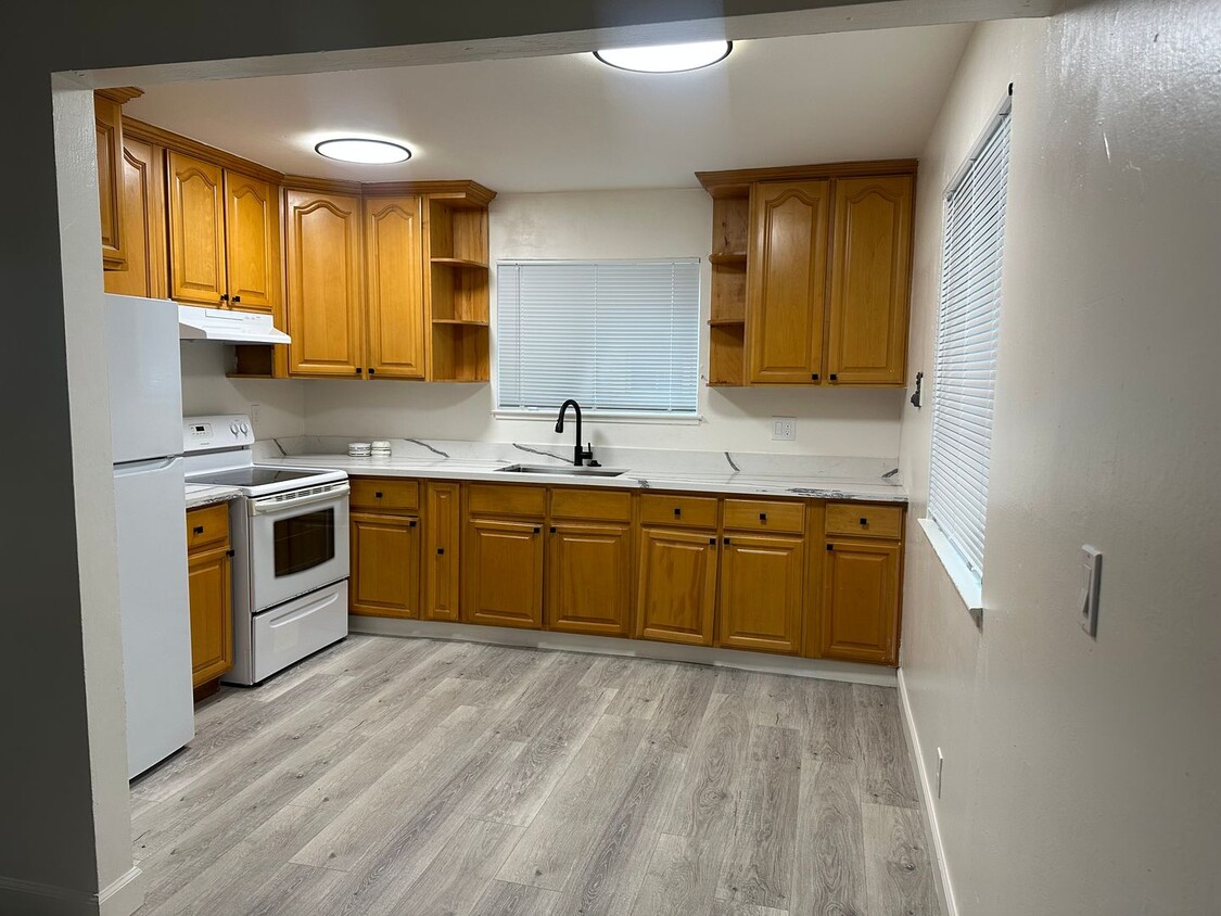 Foto principal - 5200 Snow Dr