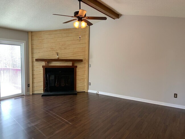 Foto del edificio - Wonderfully Maintained Ranch in North Oaks!