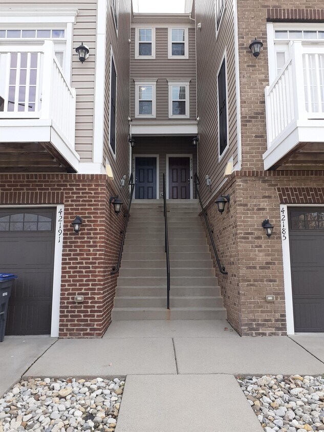 42189 Shorecrest Terrace, Aldie, VA 20105 Townhome Rentals in Aldie