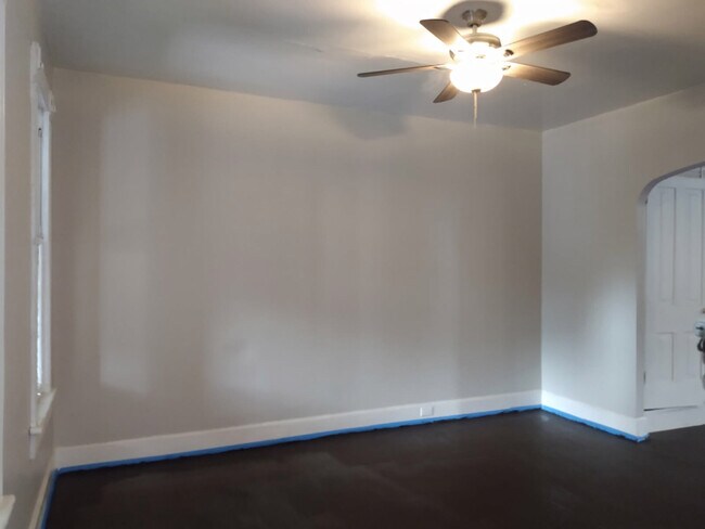 Foto del edificio - 807-807 Bedford St