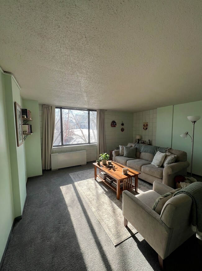 Building Photo - Fantastic Studio in The Metropolitan Condos