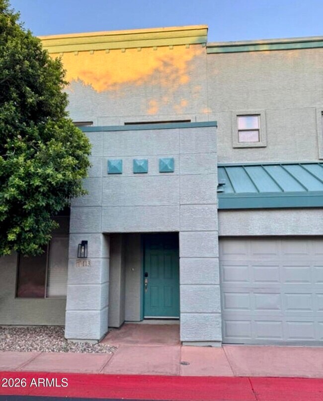 Building Photo - 2027 E University Dr