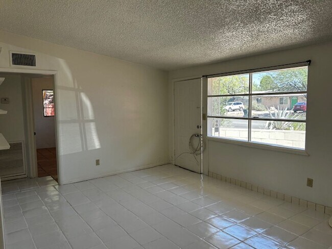 Foto del edificio - 2 Bedroom Single Family -Central Tucson