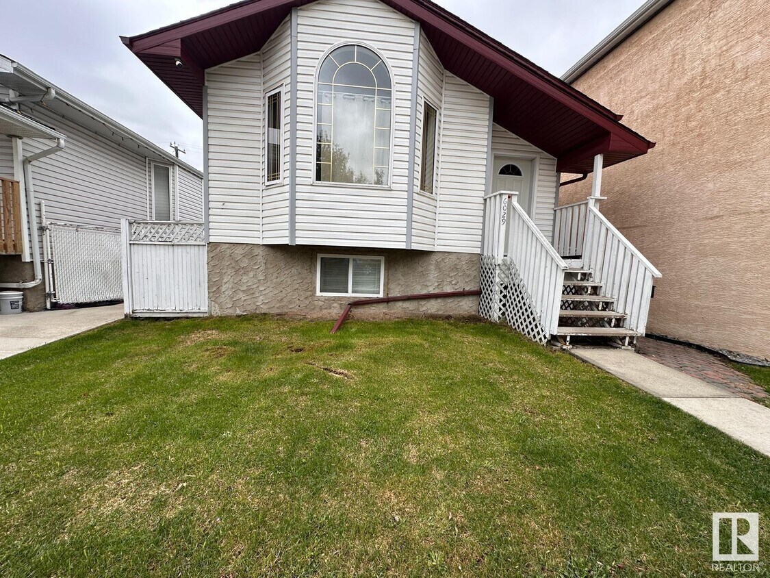 Photo principale - 6029-6120 120 Ave NW