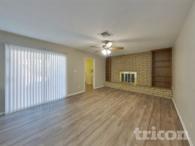 Building Photo - 1550 E Kramer St