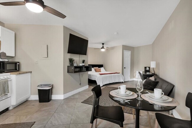 Foto del edificio - 3801 SW Triana Blvd