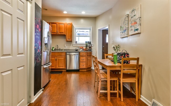 Building Photo - 3 br, 1.5 bath House - 112 S 12th St
