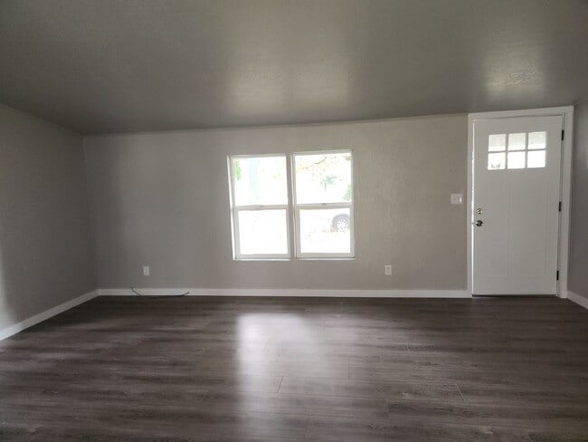 Foto del edificio - 3-bedroom 2 bath House