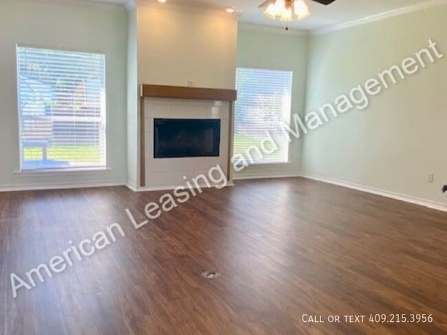Building Photo - Recently Updated 3/Bedroom 2/Bath Home in ...