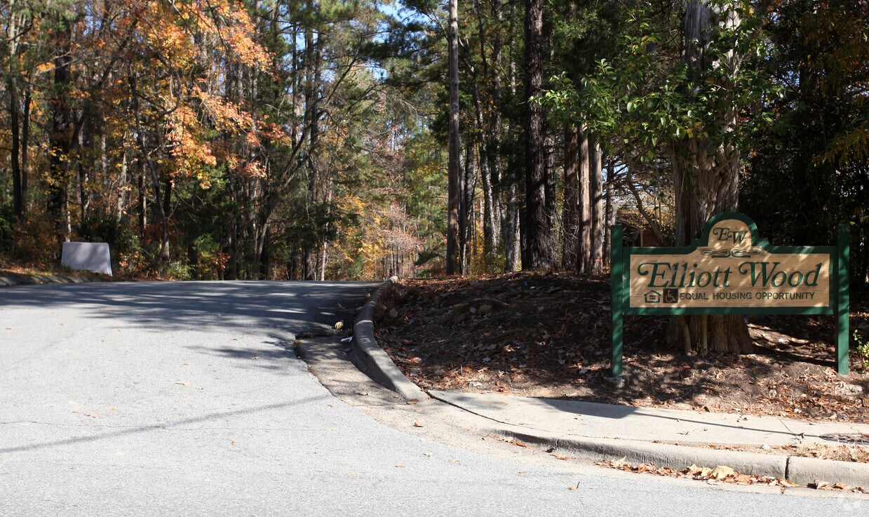 Entrada - Elliot Wood Apartments