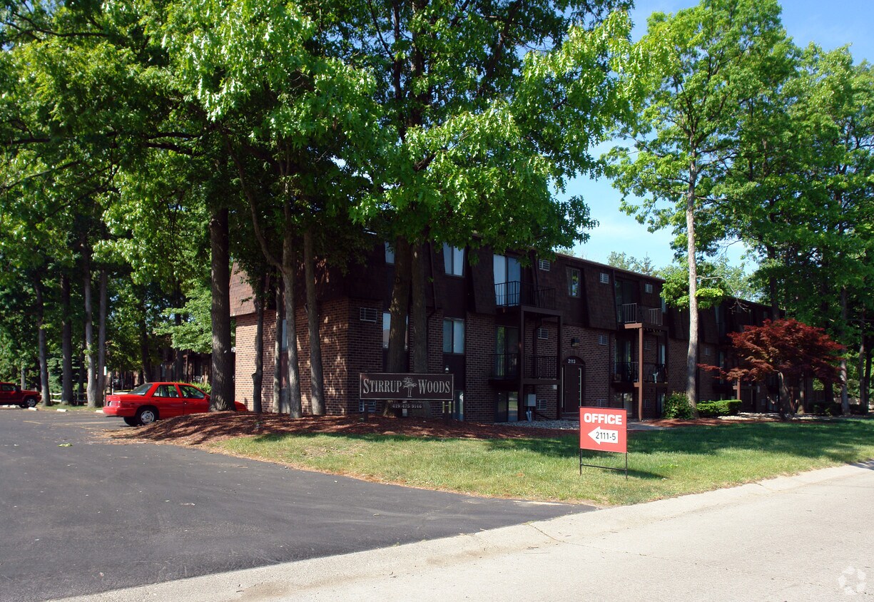 2101 Stirrup Ln, Toledo, OH 43613 Apartments in Toledo, OH