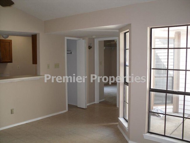 Foto del edificio - 445 Dollins St