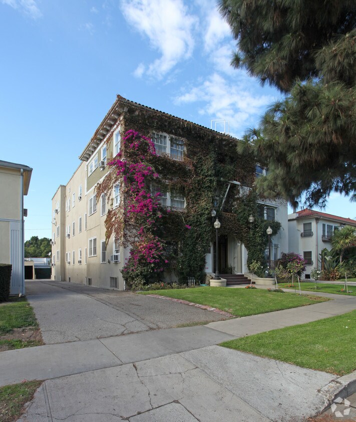 Foto del edificio - 1935 N Vermont Ave