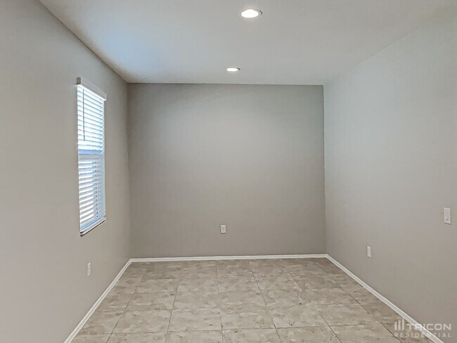 Building Photo - 5165 E Sharbel Rd