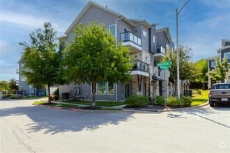Building Photo - 7205 Bassett Ct