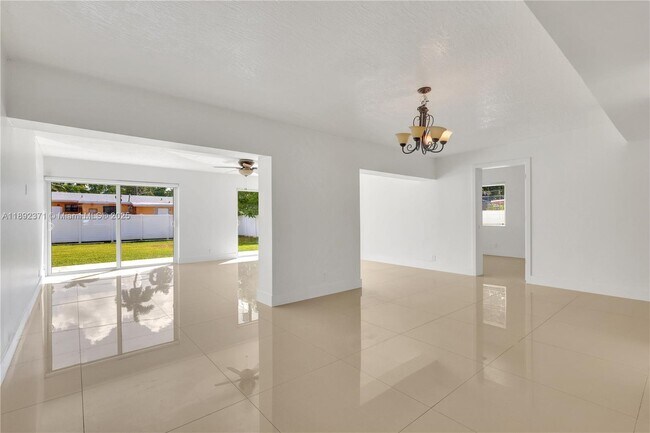Foto del edificio - 1468 NE 118th St