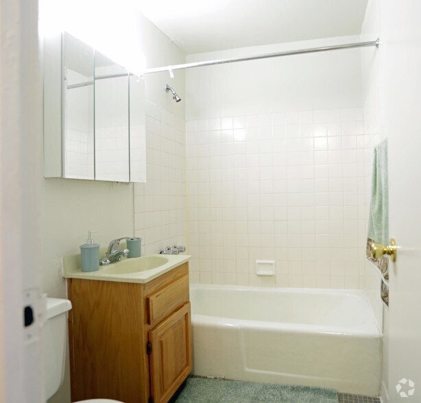 Bathroom Fixtures Yonkers Ny riverview court apartment homes rentals - yonkers, ny | apartments Bathroom Fixtures Yonkers Ny riverview court apartment homes rentals - yonkers, ny | apartments