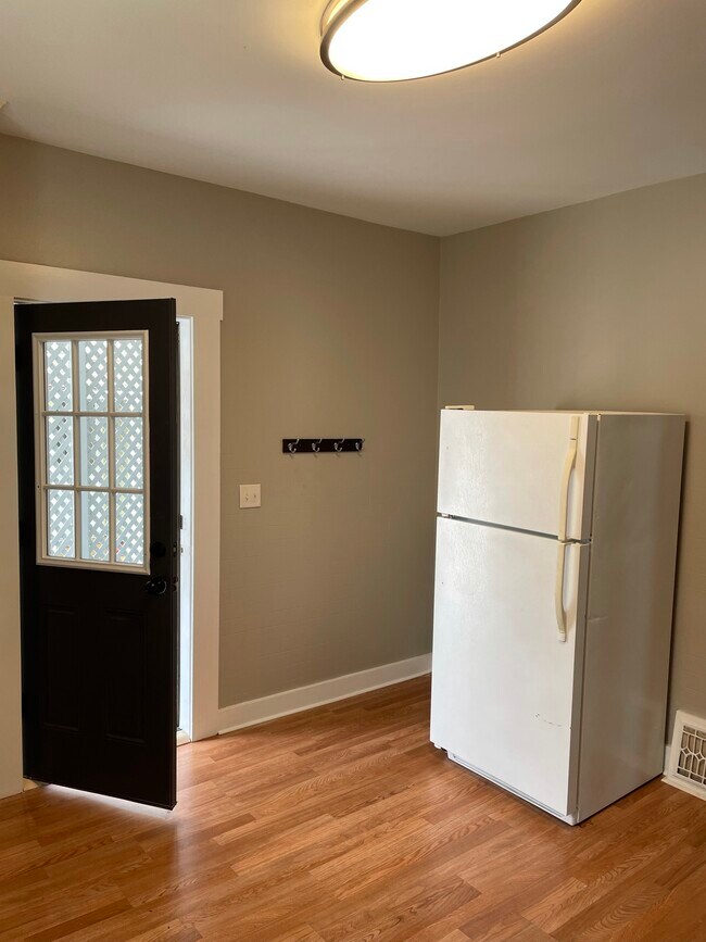 117 Summit St Unit Lower 2, Batavia, NY 14020 Apartments in Batavia