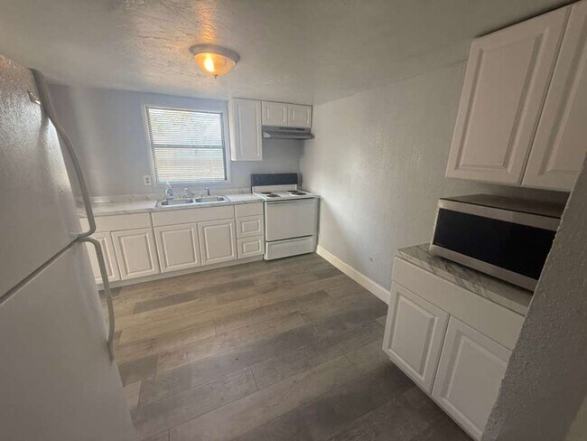 Foto del edificio - Lakeland 3/1 House- Ready Immediately