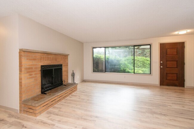 Building Photo - Duplex in Quiet Area of Sequim
