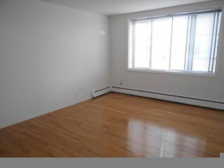 Building Photo - 1515 W Morse Ave