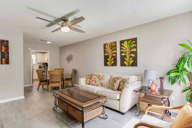 Building Photo - 3410 Green Briar Cir