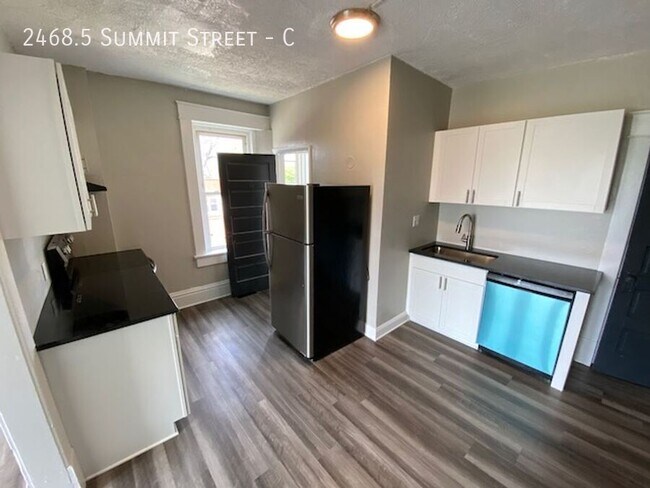 Foto del edificio - 2468.5 Summit St