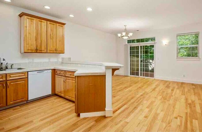 Building Photo - 15235 SW Jasper Ln