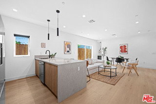 Building Photo - 839 1/4 North Detroit Street, Los Angeles, CA 90046 - 3 BR 3 BA house