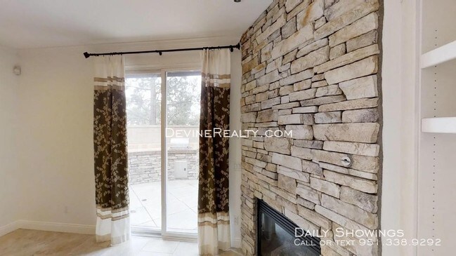 Foto del edificio - 8692 E 9th St