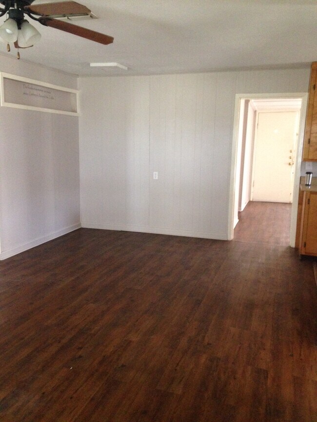 Building Photo - 516 Shady Ln