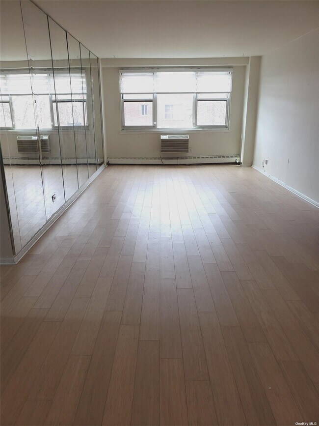Foto del edificio - 164-20 Highland Ave