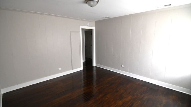 Building Photo - Housing Authority Vouchers Accepted !! 2-bedroom, 1-bathroom DUPLEX located in Mid City North, Ba...