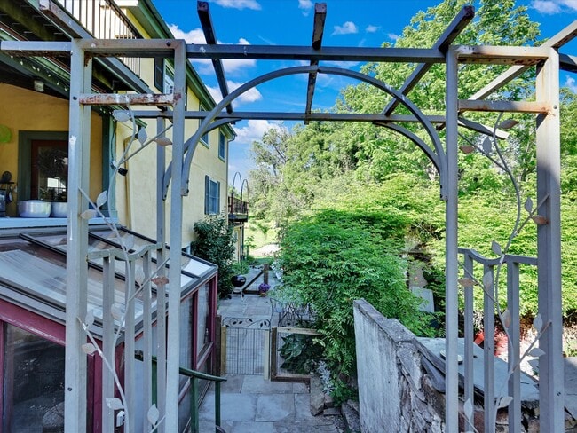 Building Photo - 1310 Hollow Rd