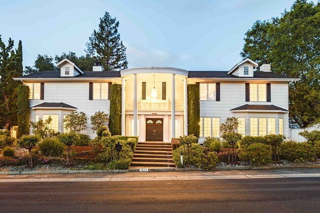 Building Photo - Luxurious Rental Home in Sharon Heights, M...