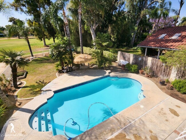 Foto del edificio - Canyon Country Estates Home