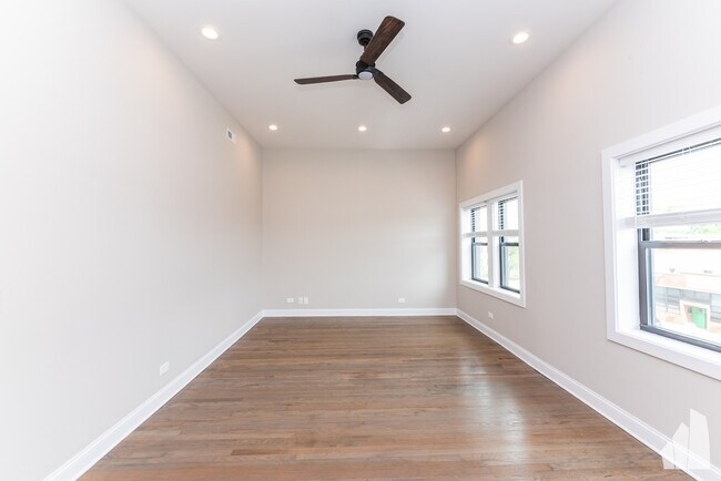 Foto del edificio - 3409 W Fullerton Ave