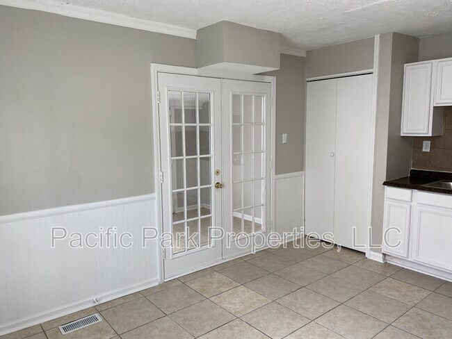 Foto del edificio - 8209 Gilmore Rd