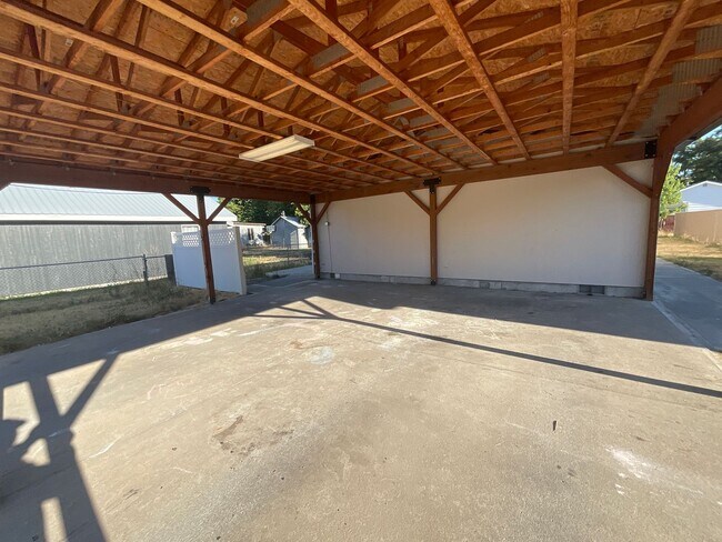 Building Photo - 1217 Y Ave