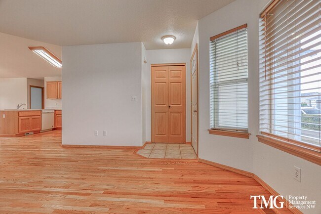 Foto del edificio - Beautiful Orchards Home with Spacious Layout