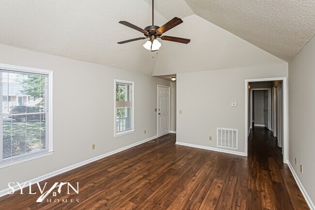 Foto del edificio - Fall in love with this beautiful 3BR 2BA h...