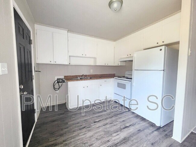 Foto del edificio - 702A Fairview Street