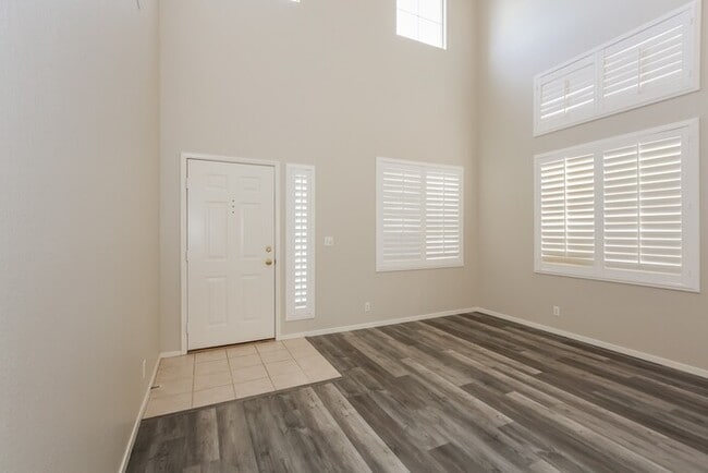 Building Photo - Renters Warehouse proudly presents an amaz...