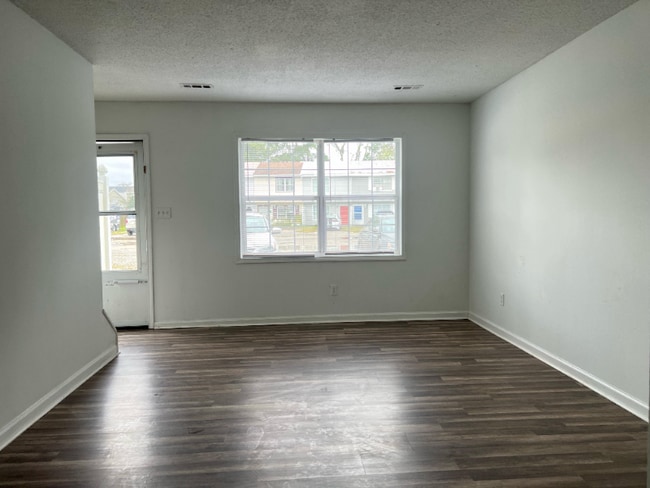 Foto del edificio - 1608 Fawn Vista Dr N