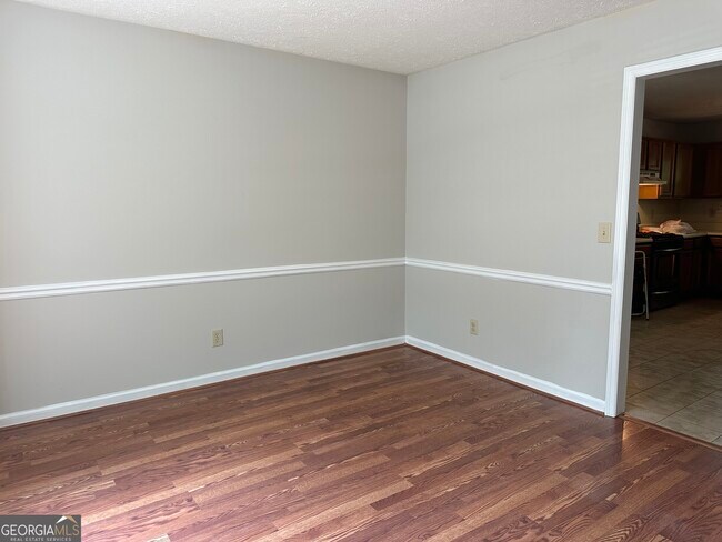 Building Photo - 2656 Ashley Dr