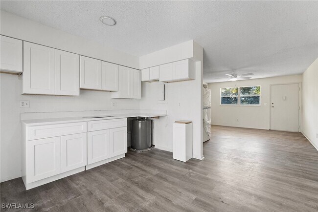Building Photo - 1560 Colonial Blvd